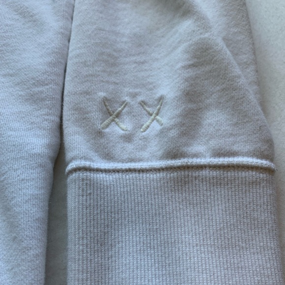 KAWS X Uniqlo Hoodie - Picture 4 of 6
